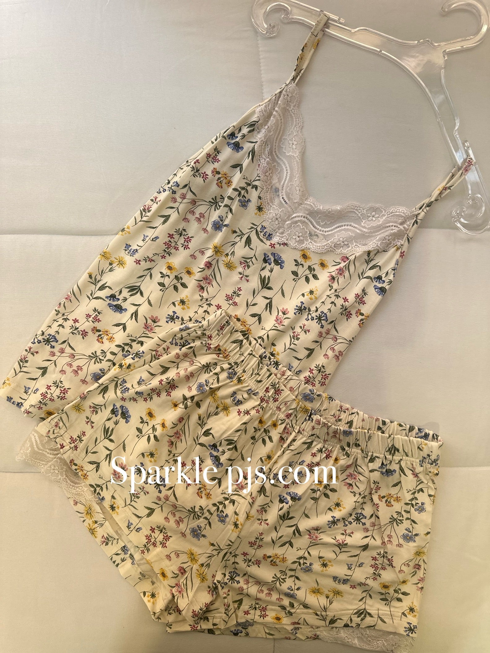 Floral Lace-Trim short