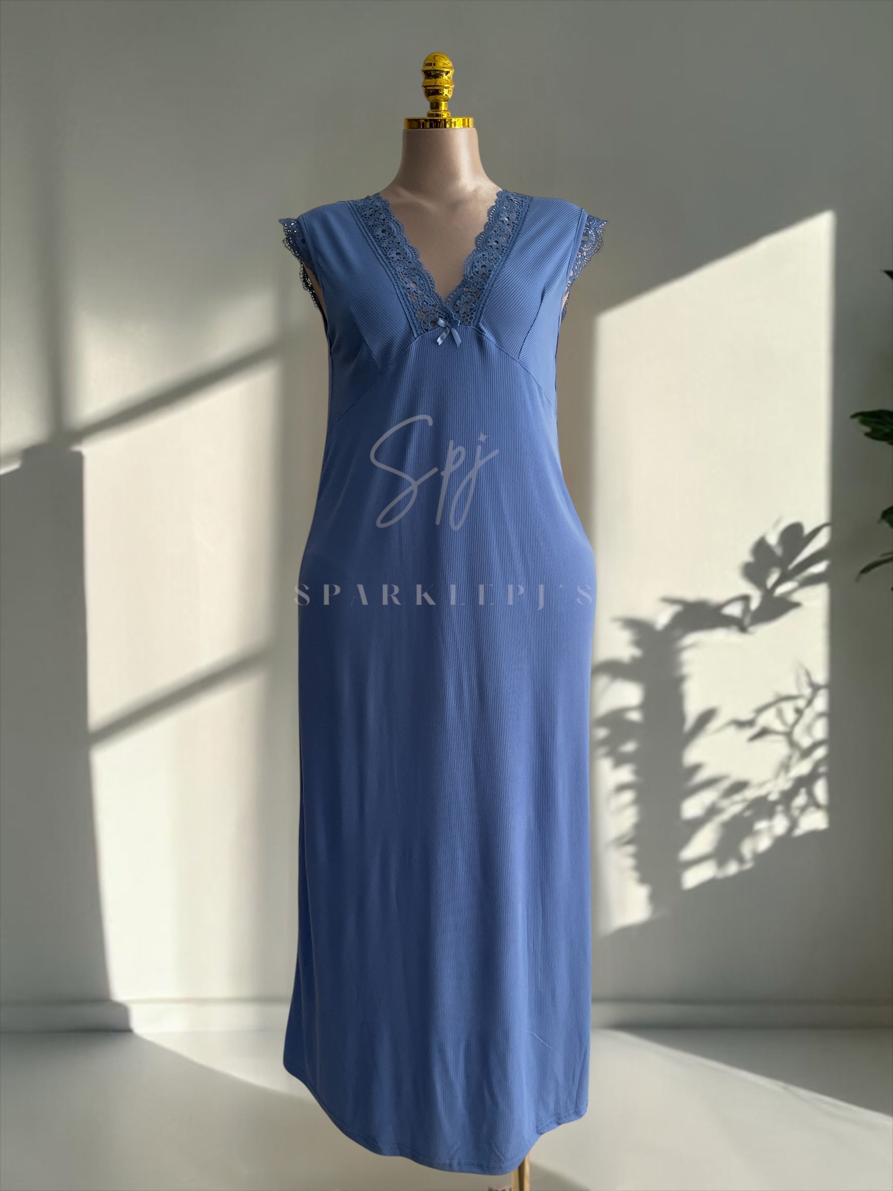 Feminine Lace Nightdress