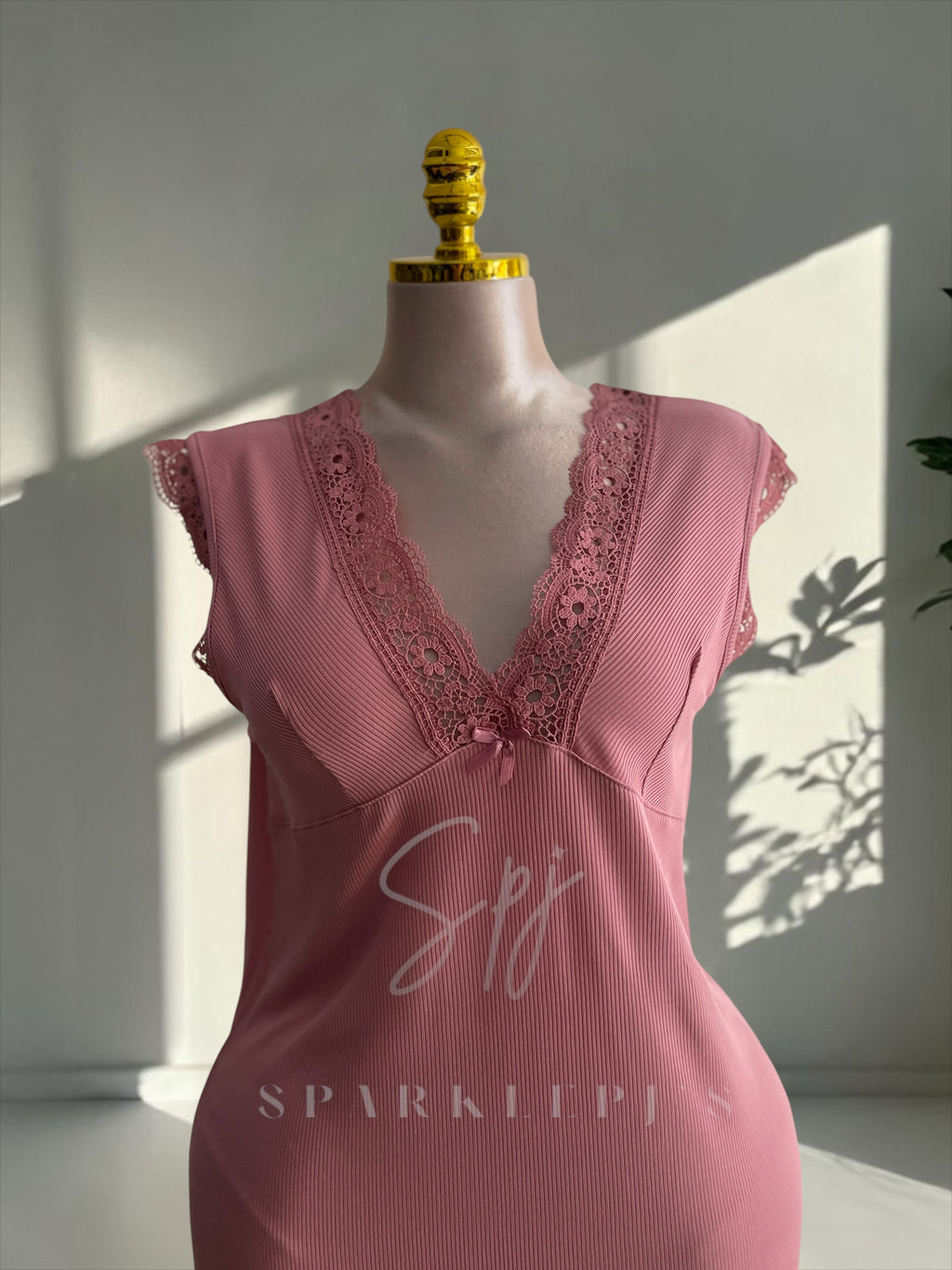 Feminine Lace Nightdress