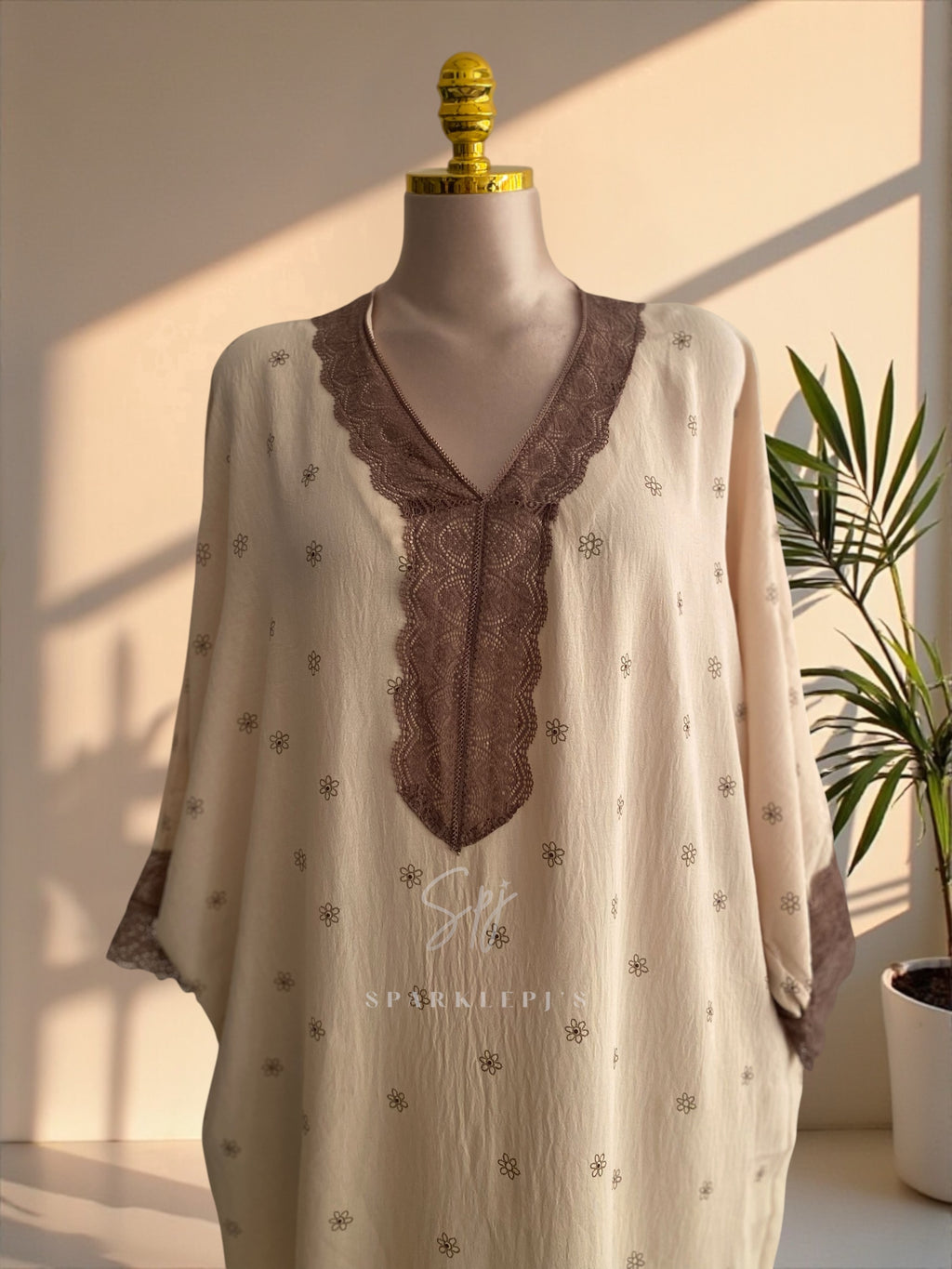 Elegant Lace Kaftan