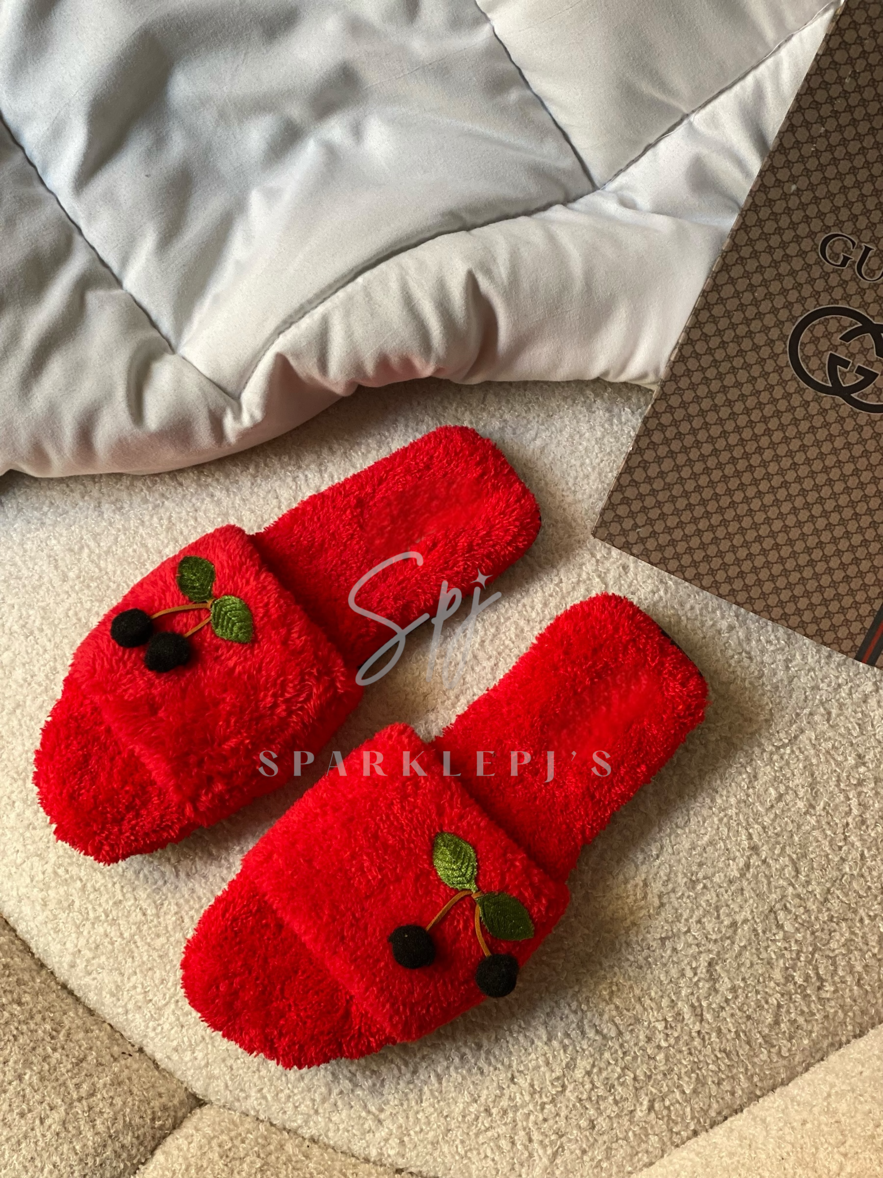 Berry Kiss Slippers