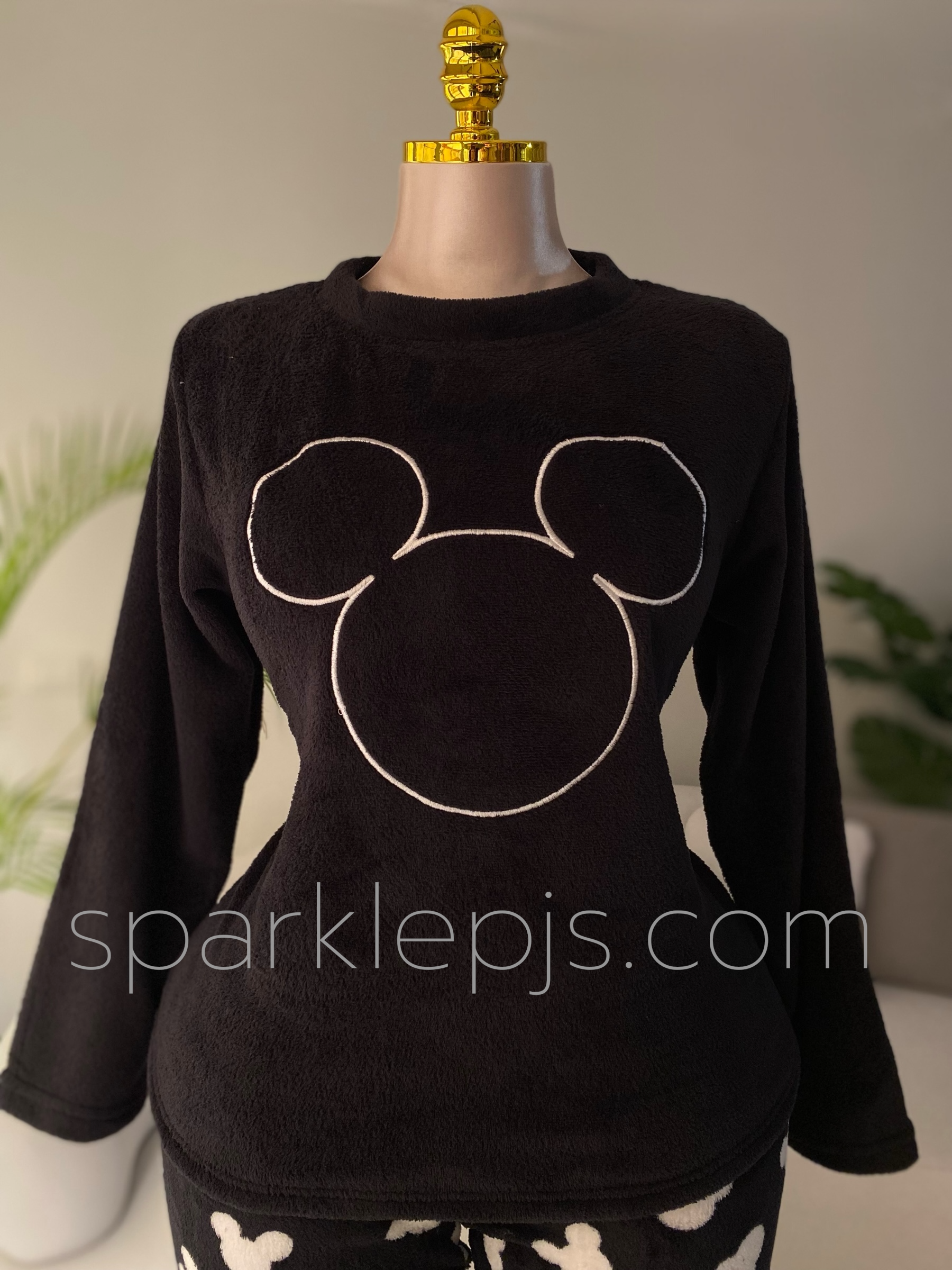 Mickey's Signature Snuggle