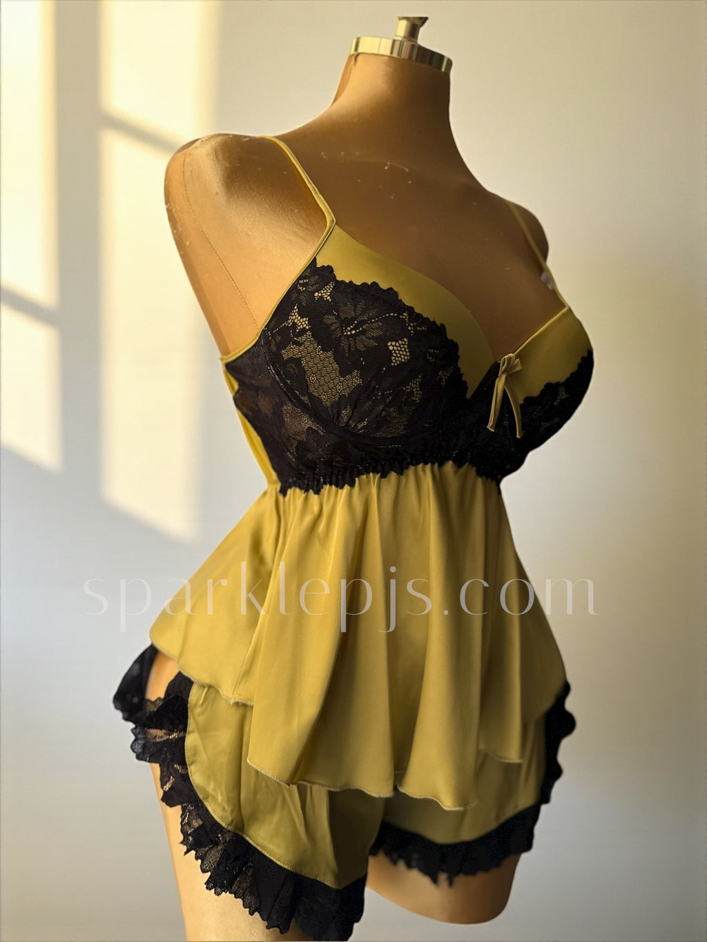 “Dark Rose Desire”