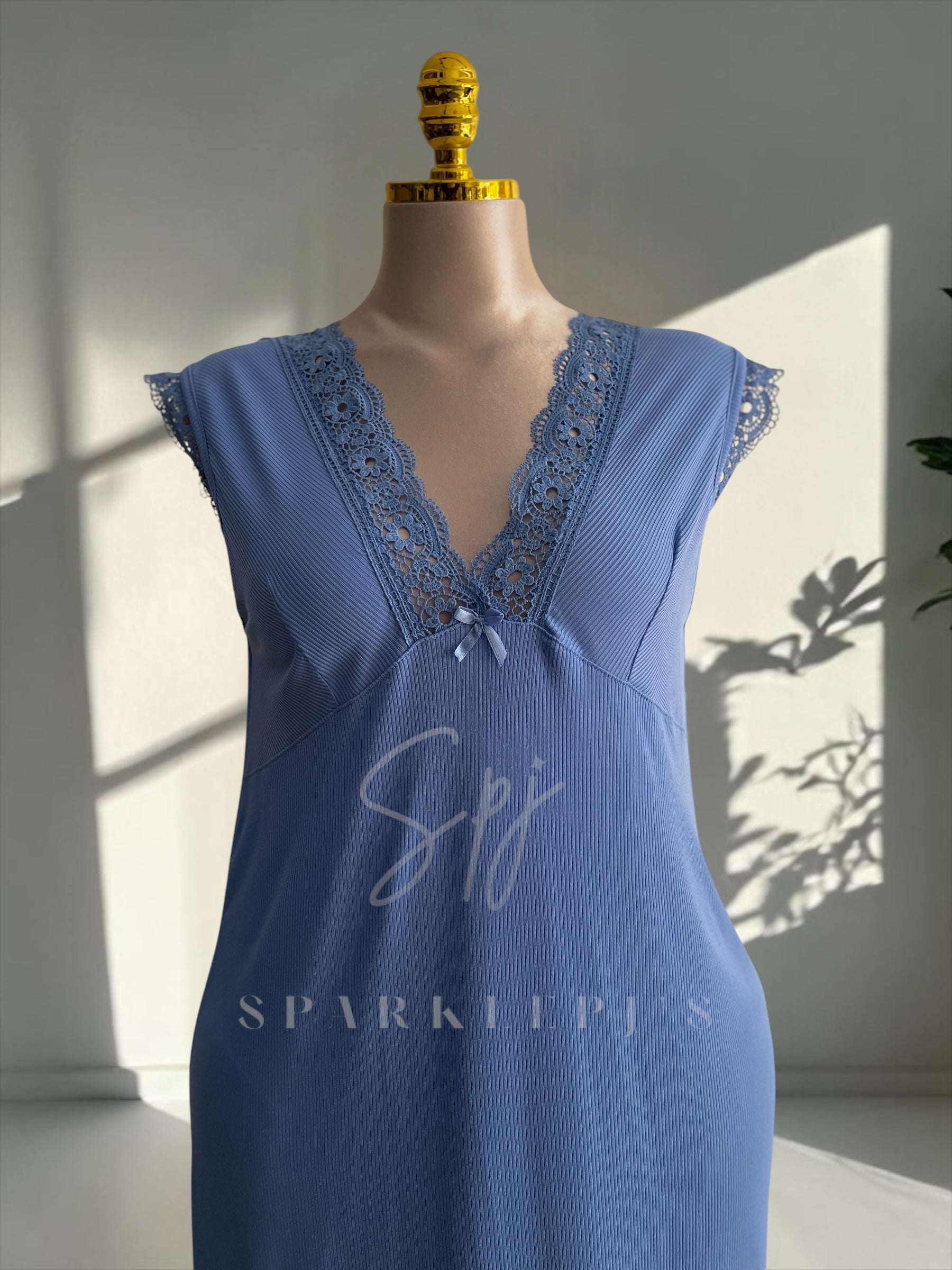 Feminine Lace Nightdress