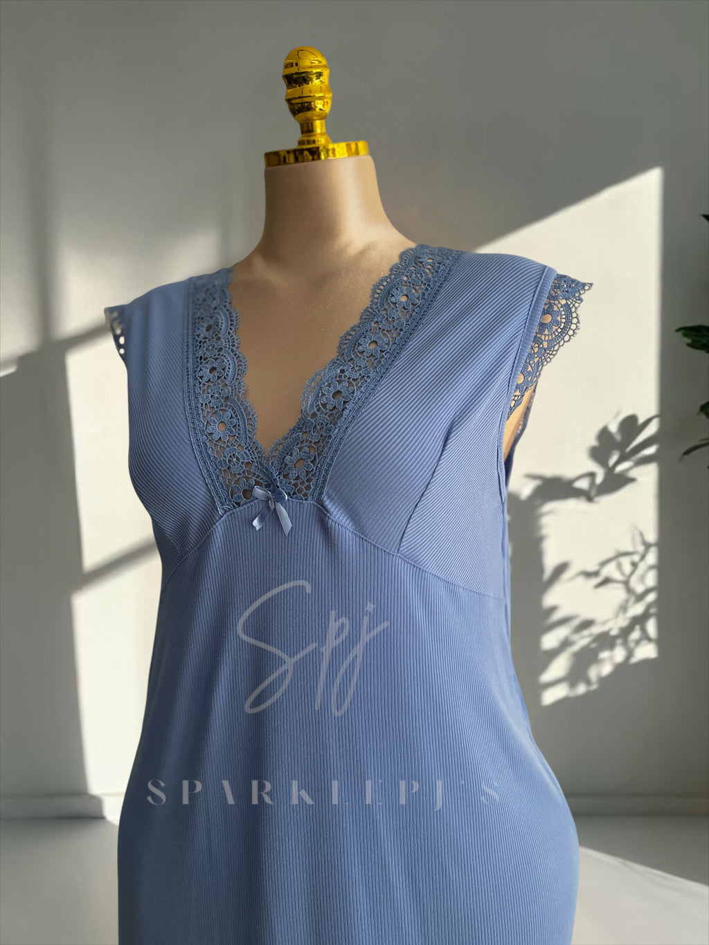 Feminine Lace Nightdress