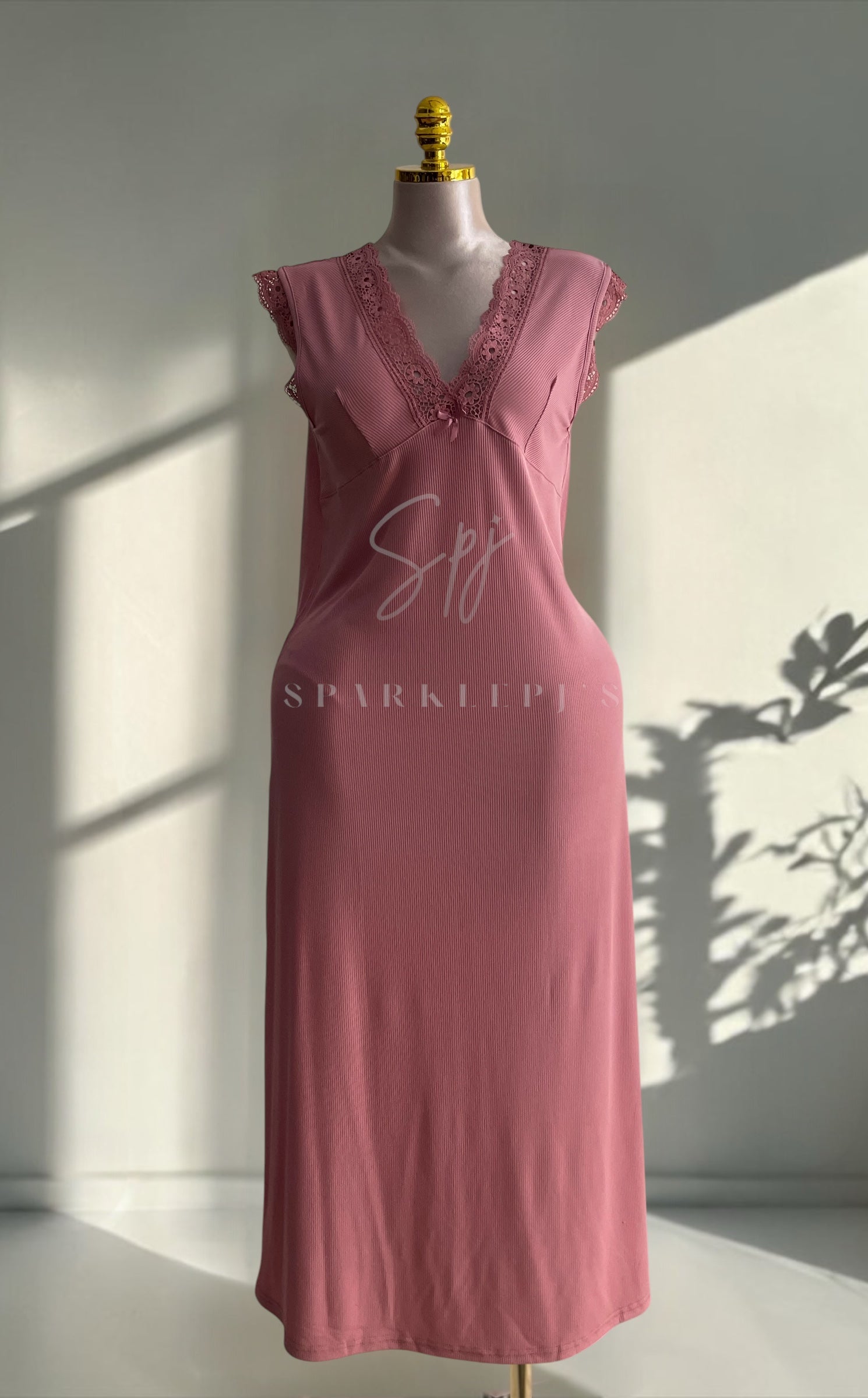 Feminine Lace Nightdress