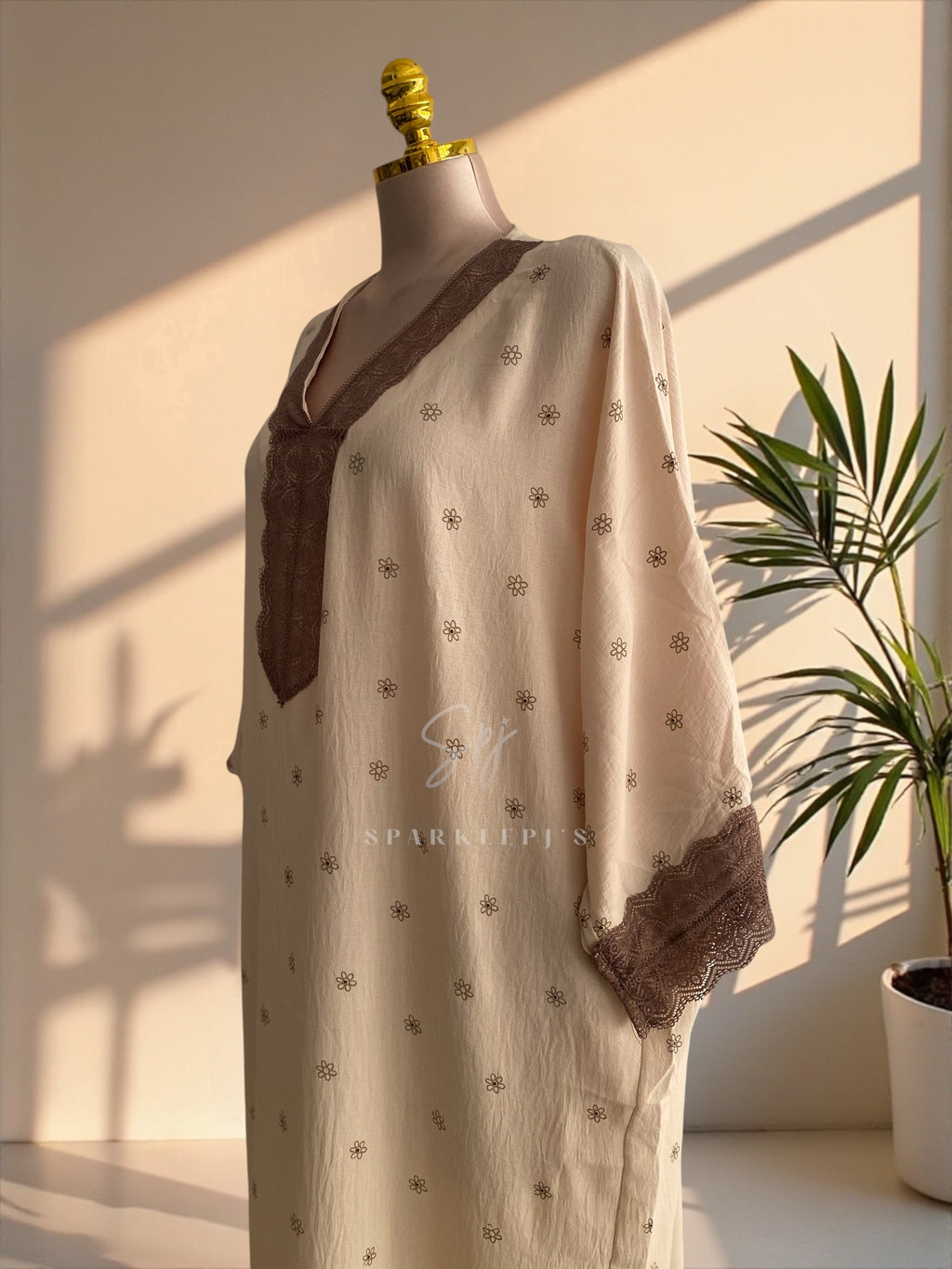 Elegant Lace Kaftan