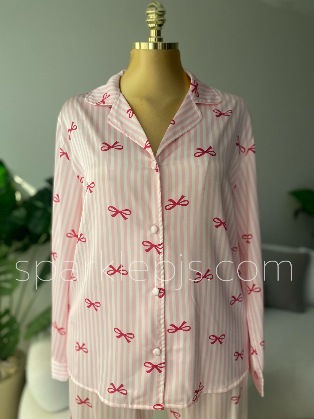 The Signature Pink Bow Notch Collar