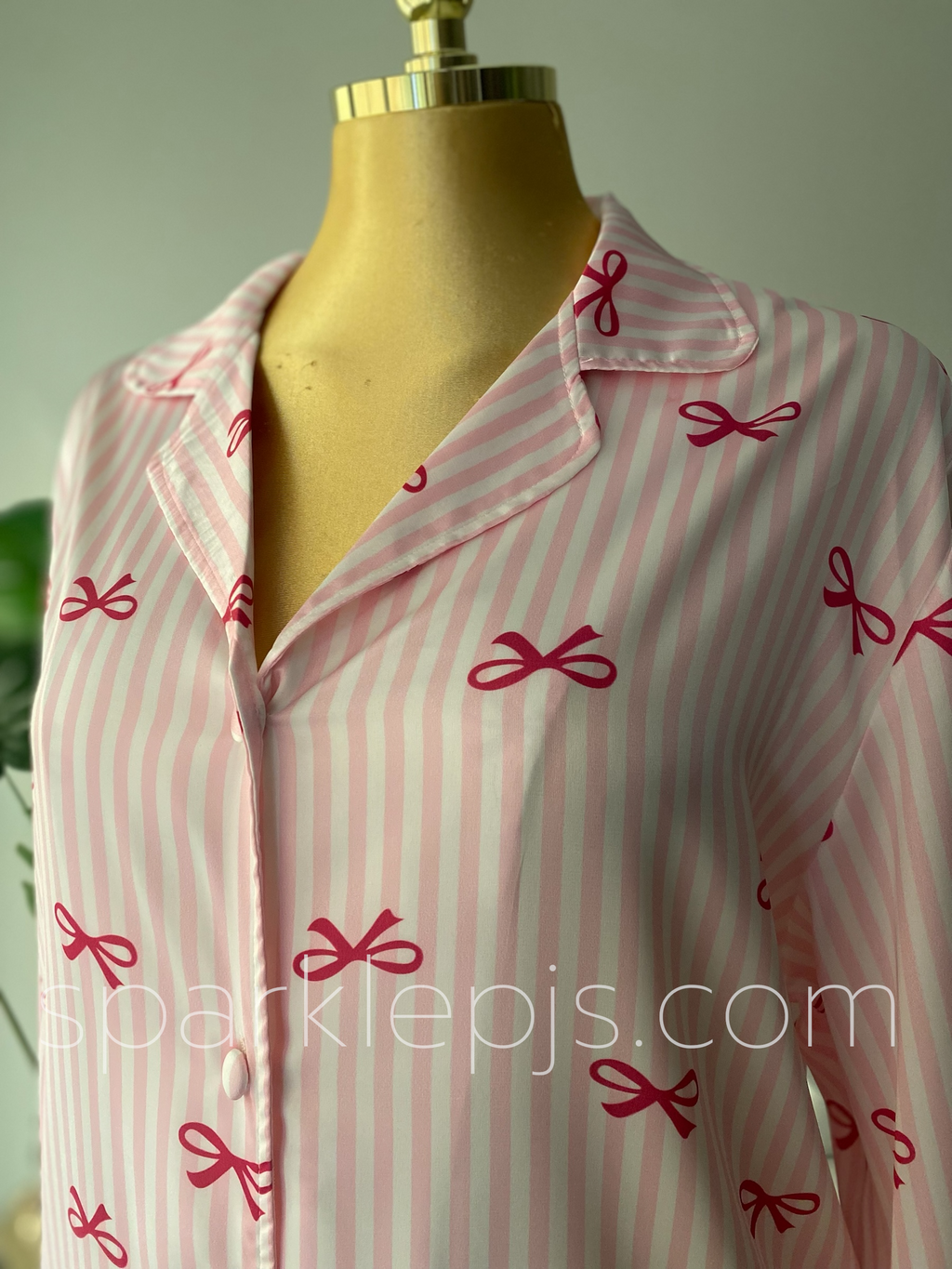 The Signature Pink Bow Notch Collar