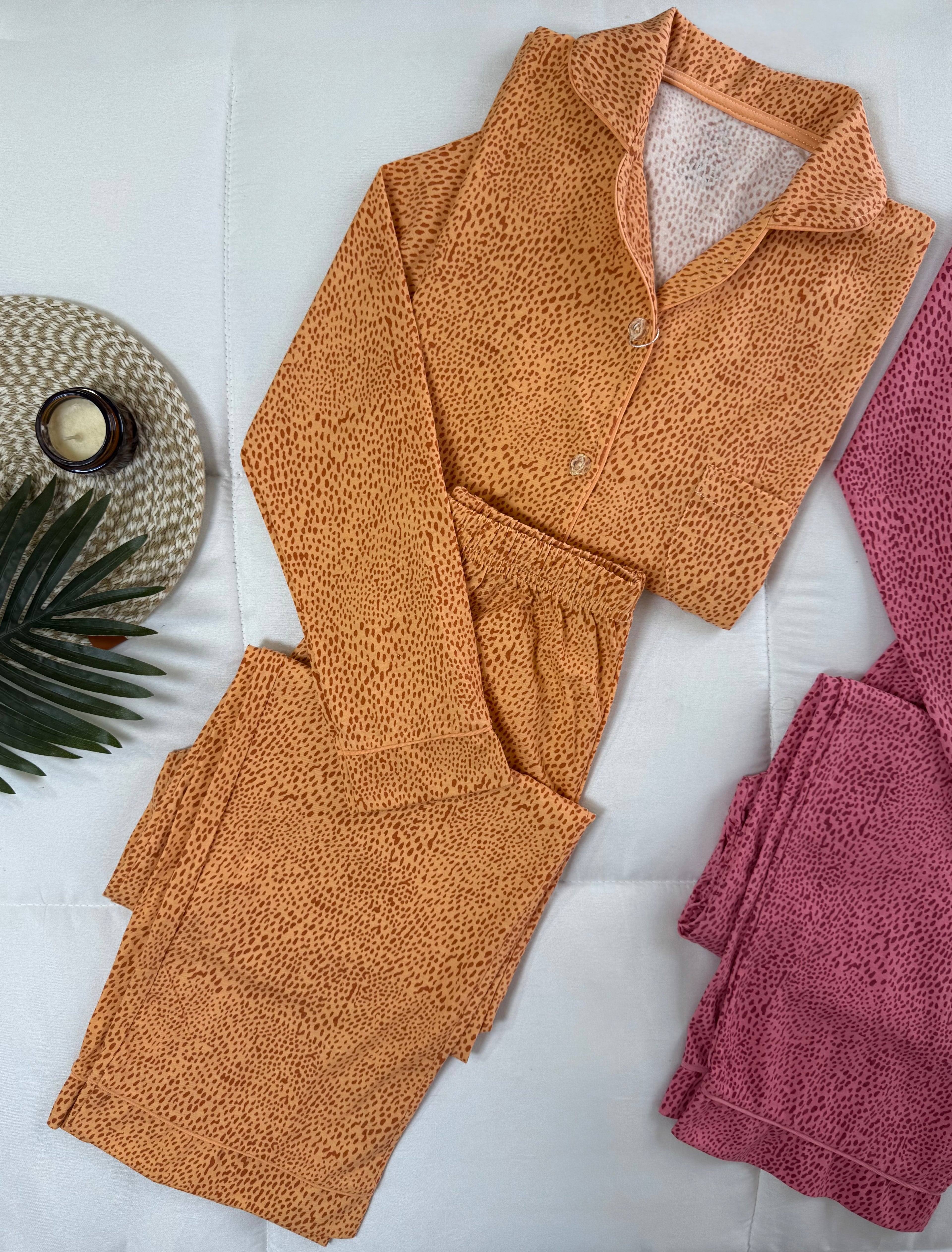 Dotted Elegance lone sleeves