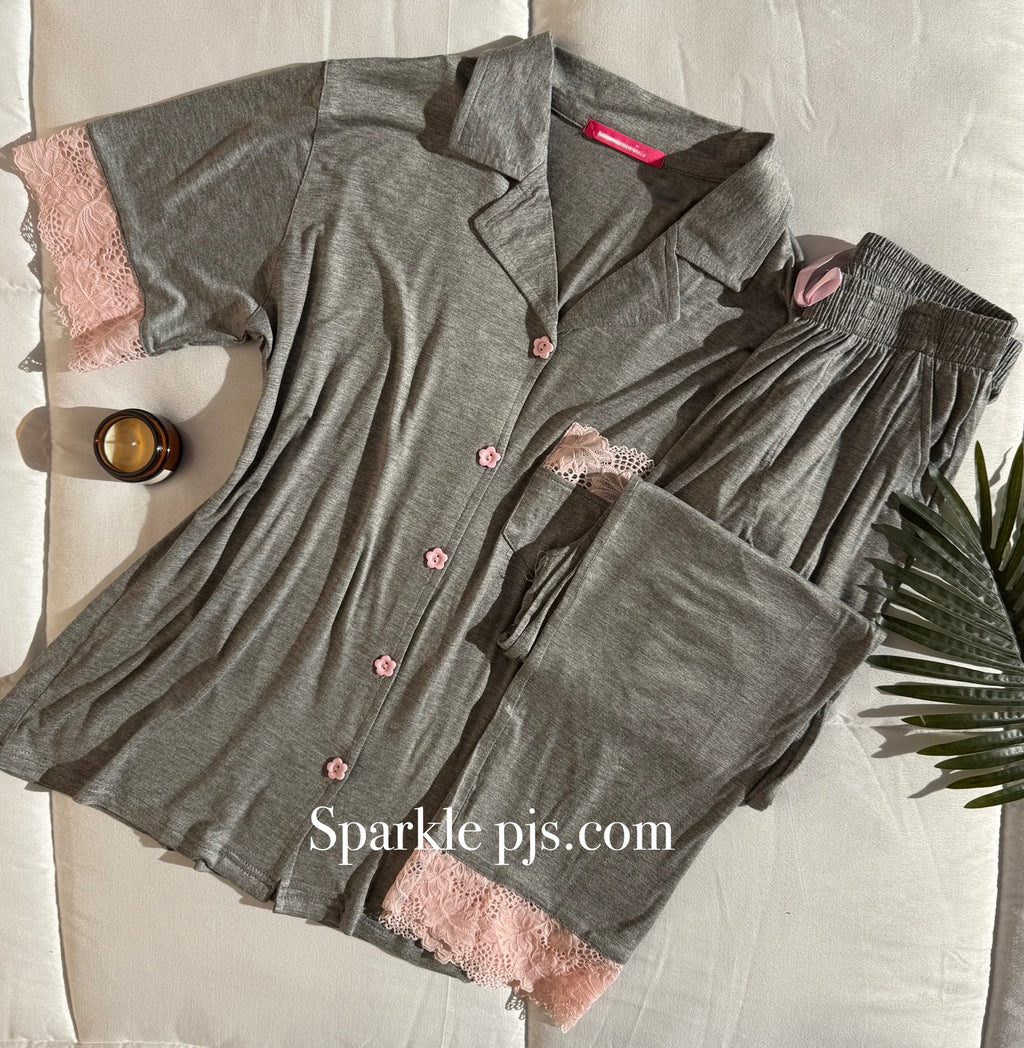 Pain lace pajamas