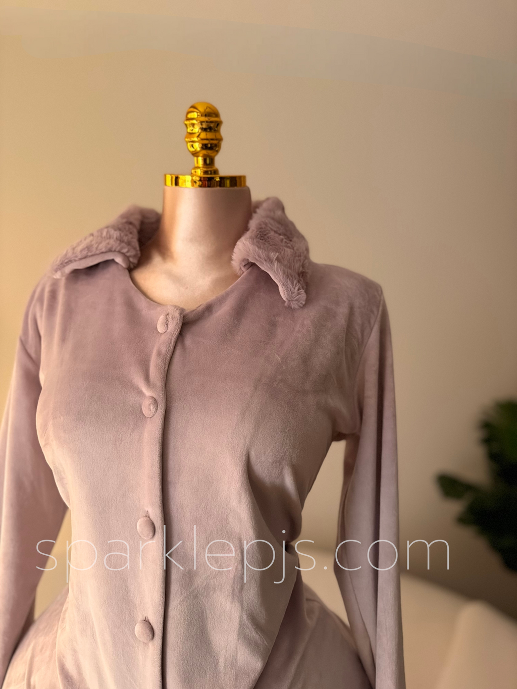 Mauve Moonlight Lounge