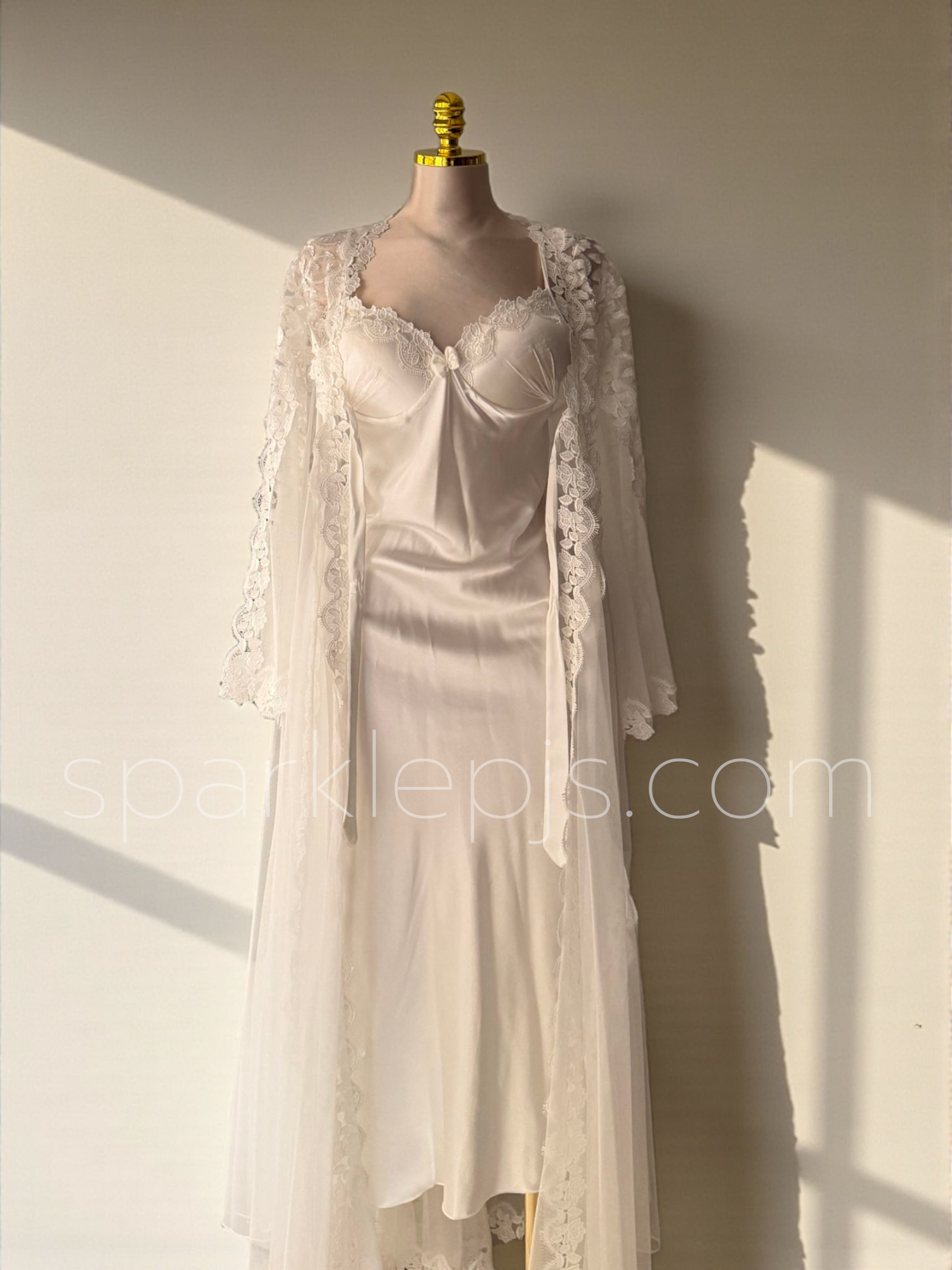 Opera Lenght Robe & Gown