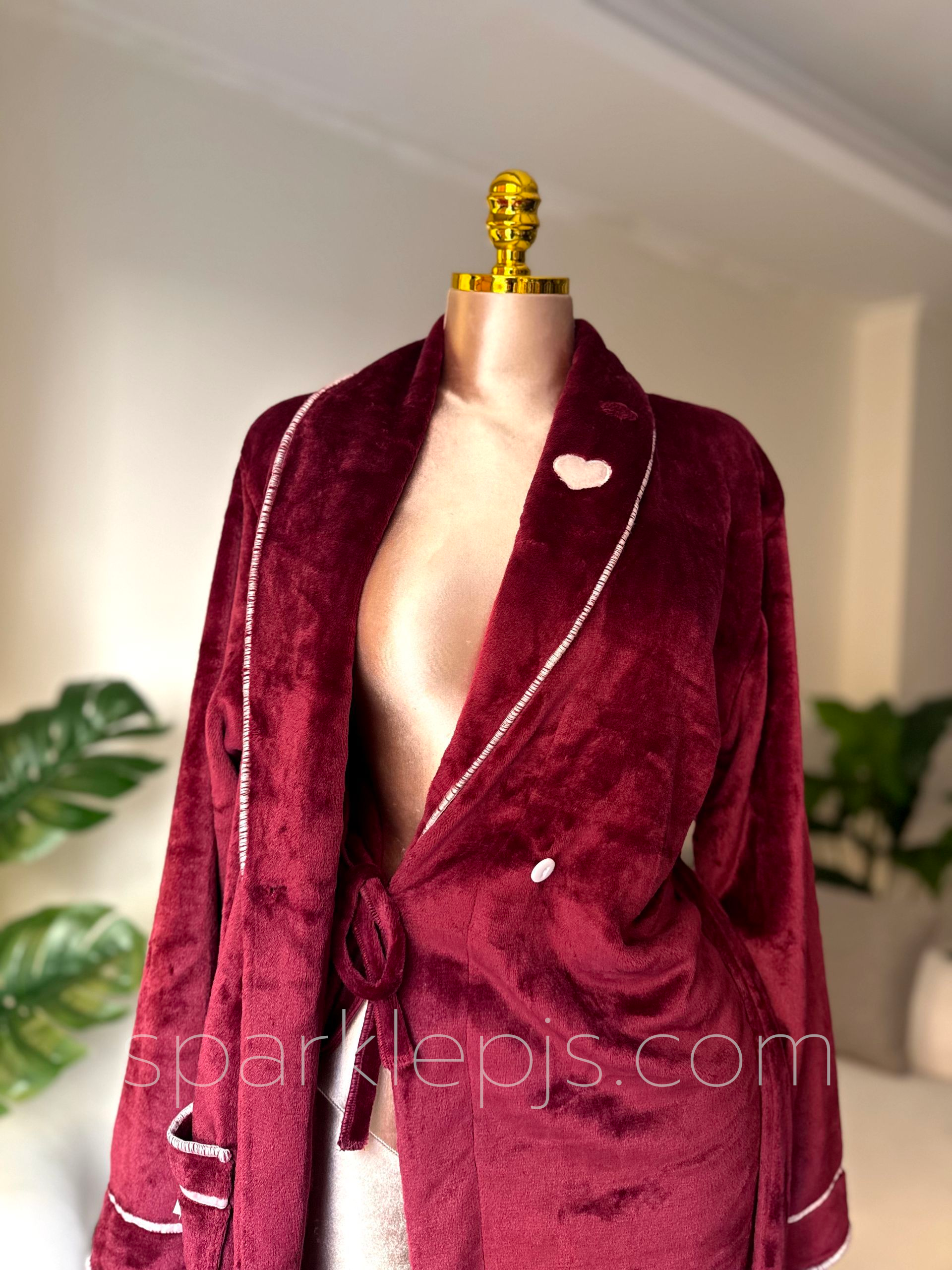 رداء متوهج على شكل قلب