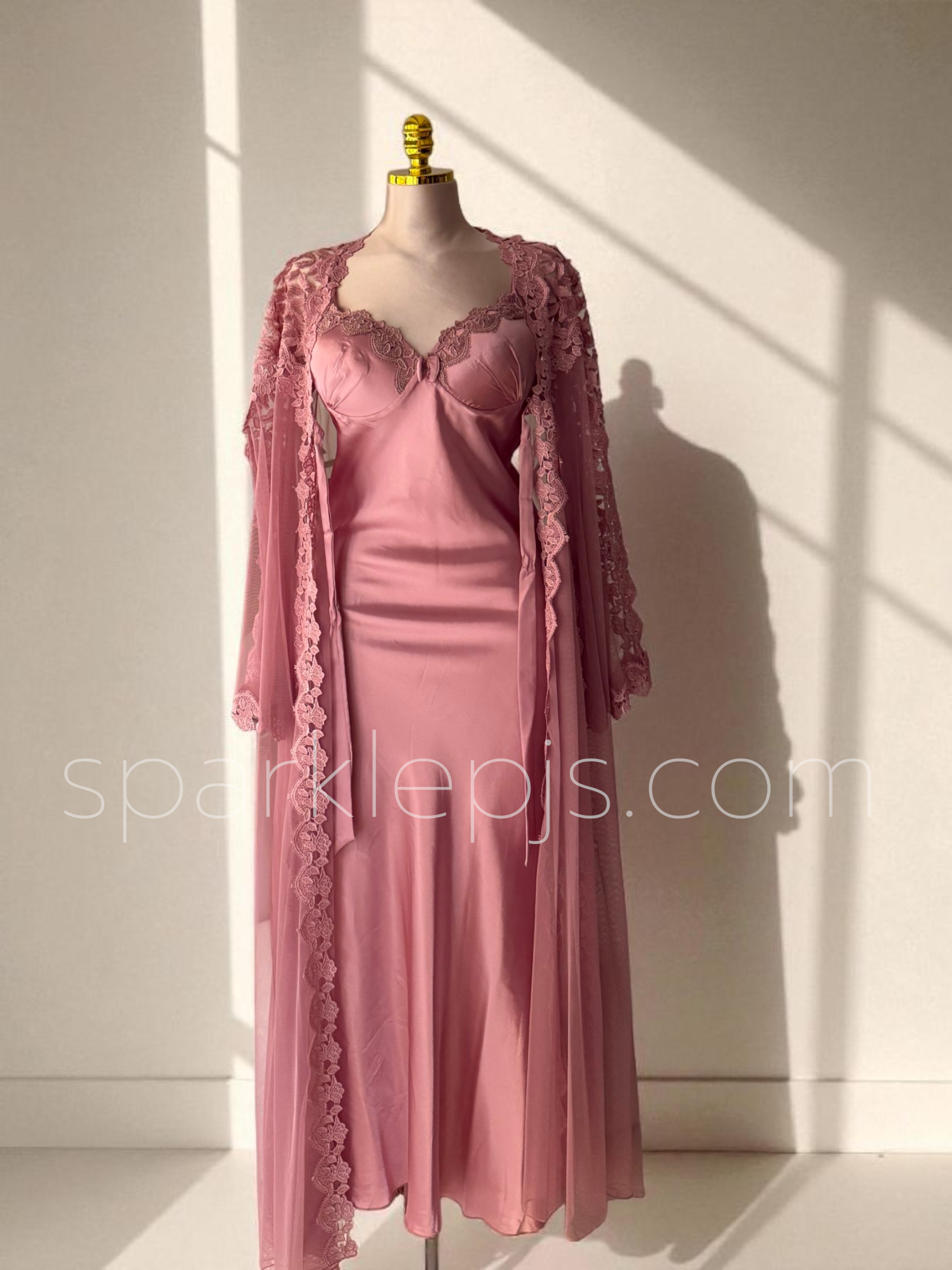Opera Lenght Robe & Gown