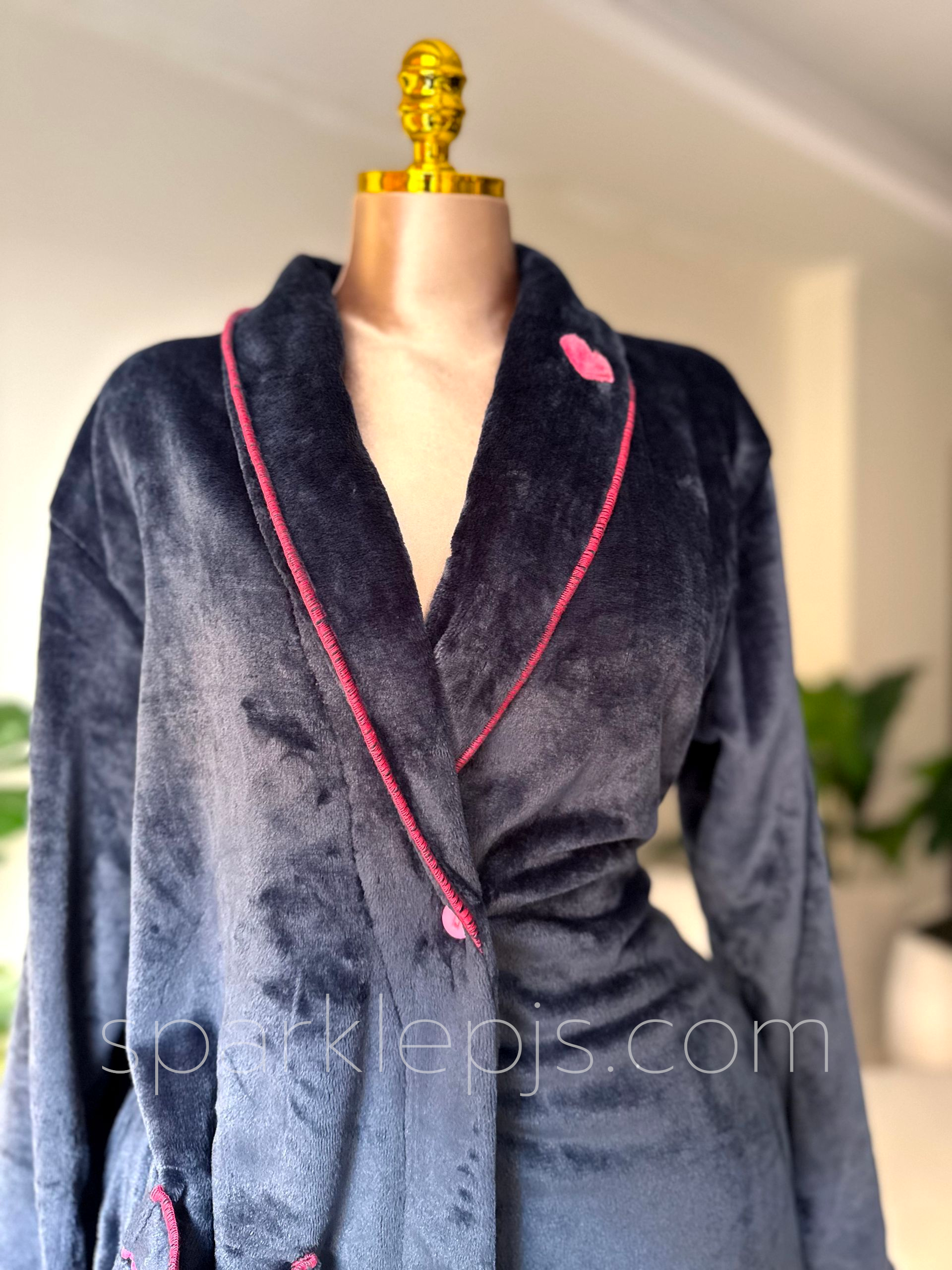 رداء متوهج على شكل قلب