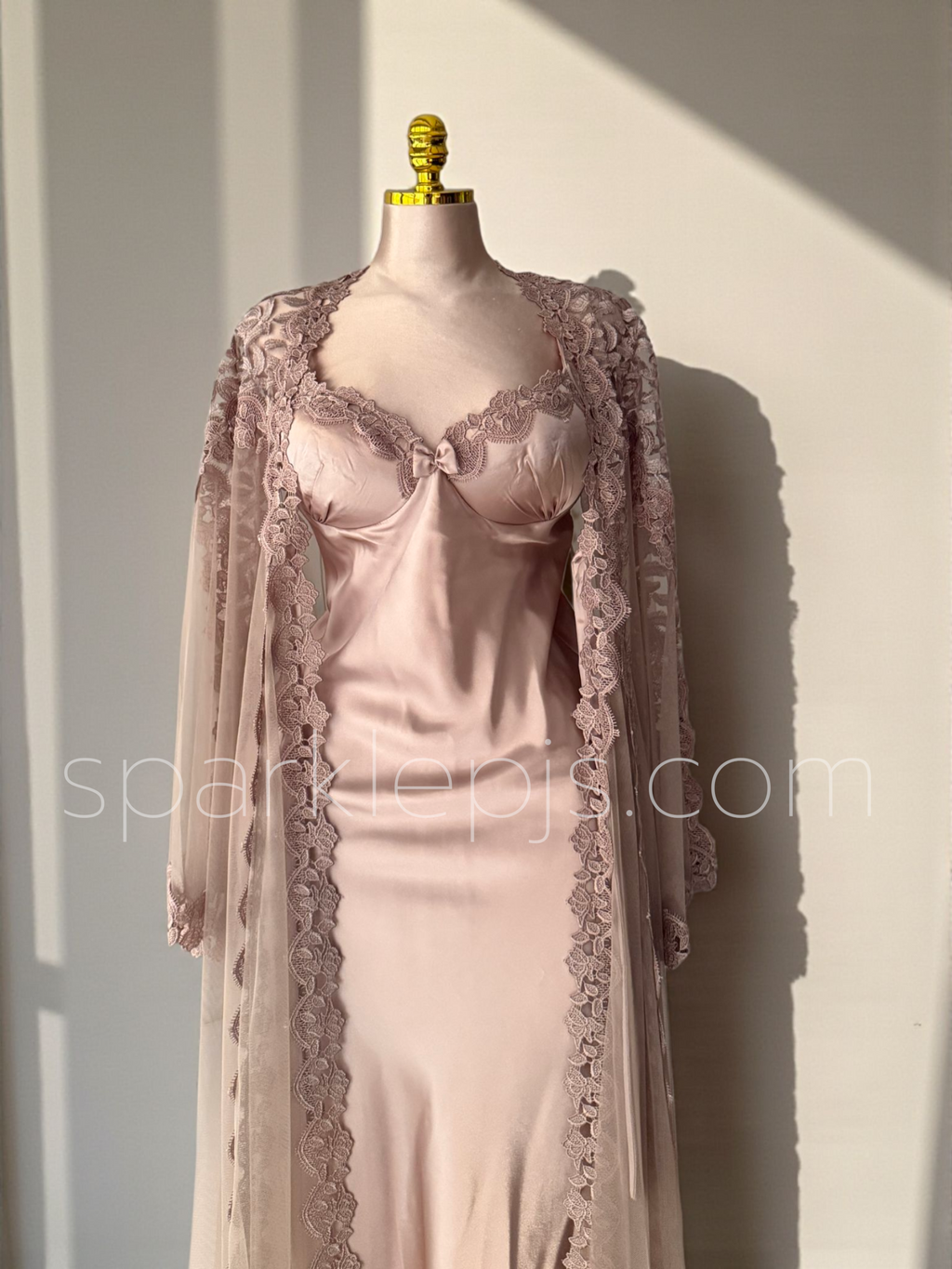 Opera Lenght Robe & Gown