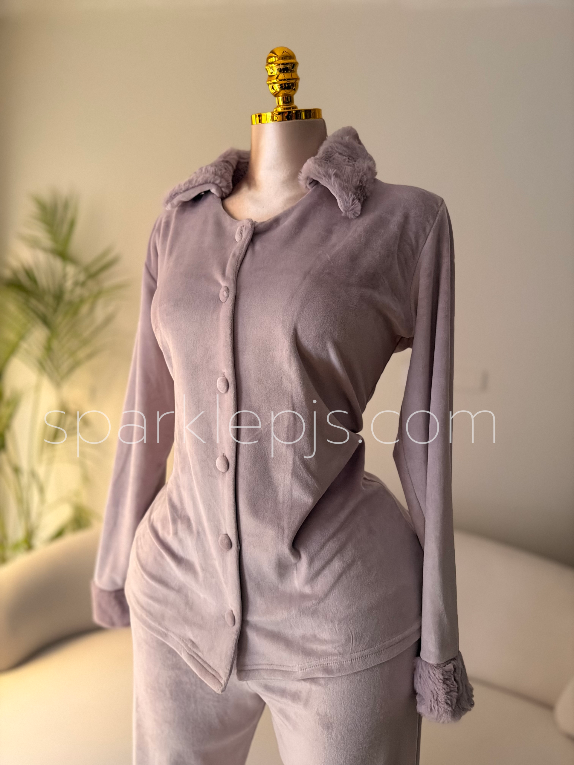 Mauve Moonlight Lounge