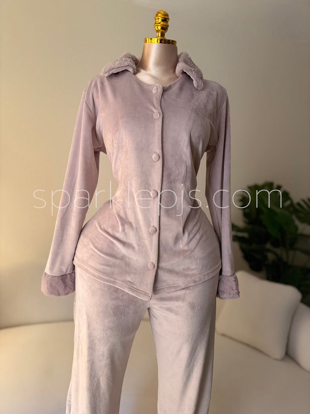 Mauve Moonlight Lounge