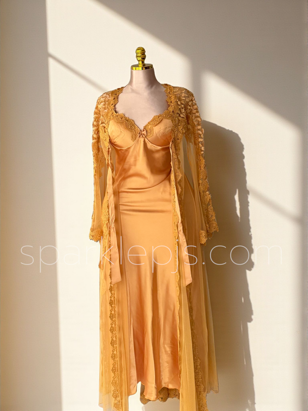 Opera Lenght Robe & Gown
