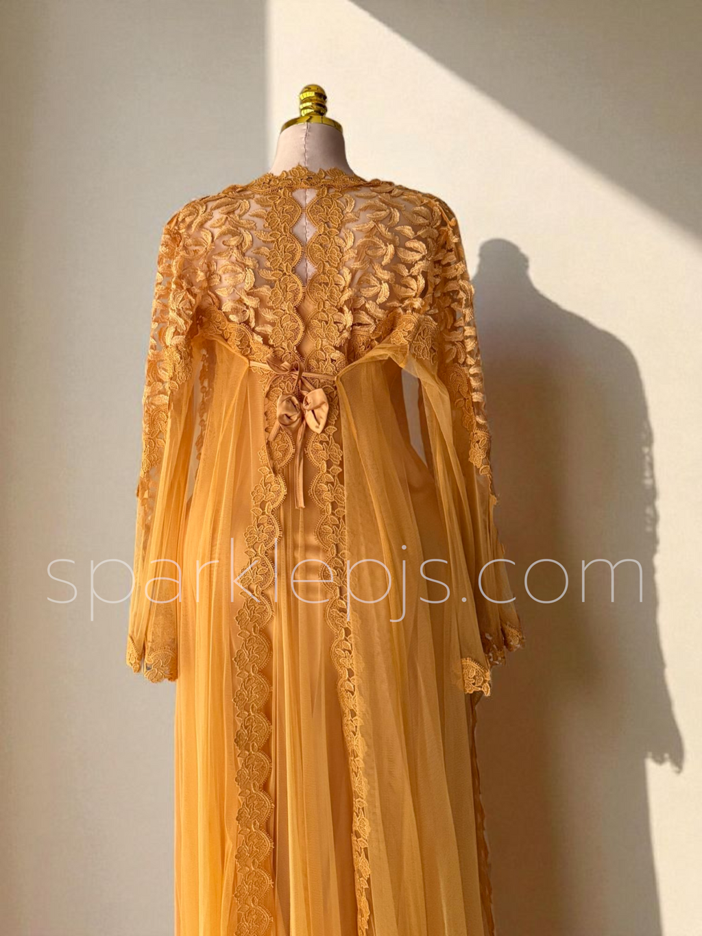 Opera Lenght Robe & Gown