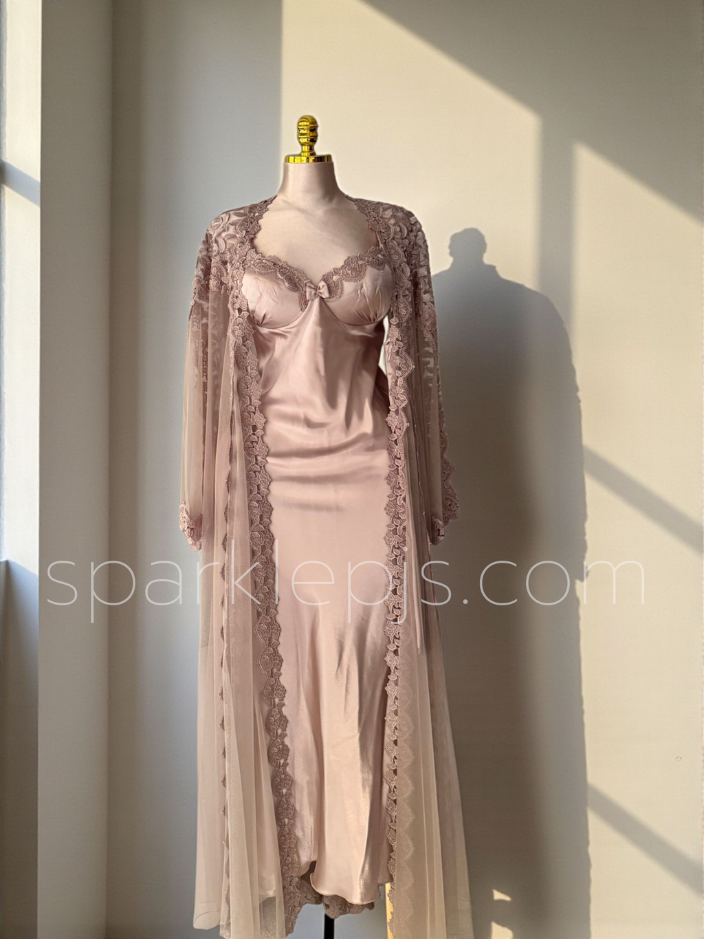 Opera Lenght Robe & Gown